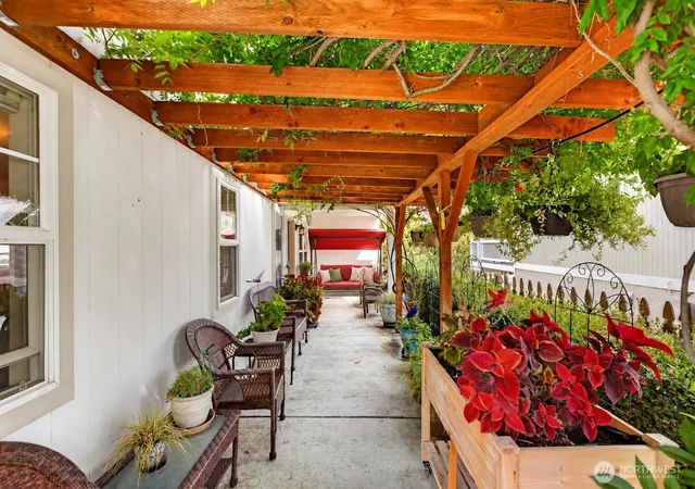 Photo 3 of Single family home for sale at 3037 Riviera Blvd, Malaga, WA 98828 | MLS# NWM2588372 | Listing updated on 2026-10-01