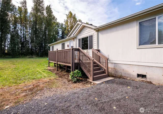Photo 3 of Manufactured home for sale at 245 Sakari Ln, Kelso, WA 98626 | MLS# NWM2588375 | Listing updated on 2026-09-29