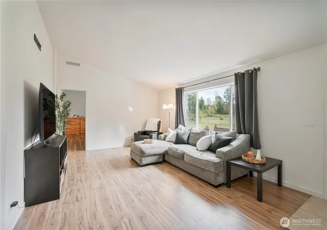Photo 4 of Manufactured home for sale at 245 Sakari Ln, Kelso, WA 98626 | MLS# NWM2588375 | Listing updated on 2026-09-29