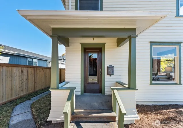Photo 2 of Single family home for sale at 2305 Harrison Ave, Everett, WA 98201 | MLS# NWM2588386 | Listing updated on 2026-10-18