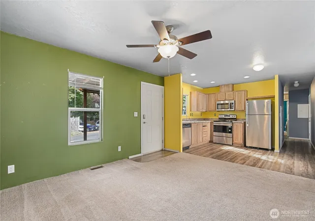 Photo 3 of Manufactured home for sale at 28454 168th Avenue Se #51, Kent, WA 98042 | MLS# NWM2588393 | Listing updated on 2026-10-01