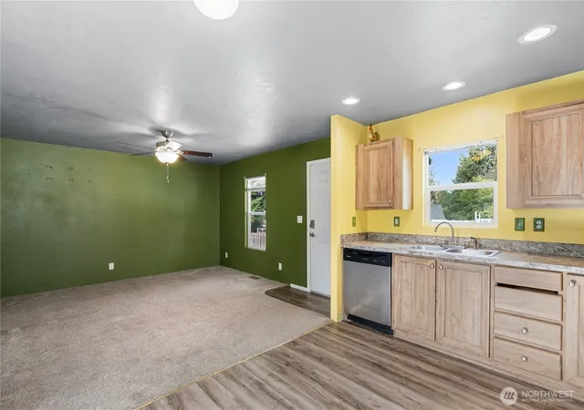 Photo 3 of Manufactured home for sale at 28454 168th Avenue SE #51, Kent, WA 98042 | MLS# NWM2588393 | Listing updated on 2026-10-01