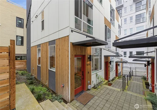 Photo 1 of Townhouse for sale at 909 Hiawatha Pl S #C, Seattle, WA 98144 | MLS# NWM2588411 | Listing updated on 2026-10-01