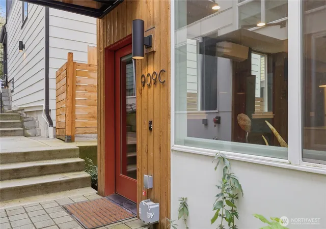Photo 2 of Townhouse for sale at 909 Hiawatha Pl S #C, Seattle, WA 98144 | MLS# NWM2588411 | Listing updated on 2026-10-01