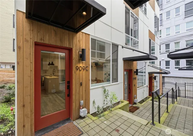 Photo 3 of Townhouse for sale at 909 Hiawatha Pl S #C, Seattle, WA 98144 | MLS# NWM2588411 | Listing updated on 2026-10-01