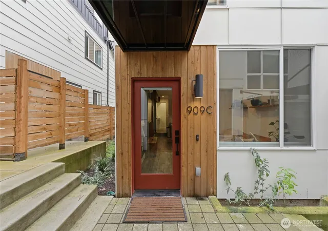 Photo 3 of Townhouse for sale at 909 Hiawatha Pl S #C, Seattle, WA 98144 | MLS# NWM2588411 | Listing updated on 2026-10-01