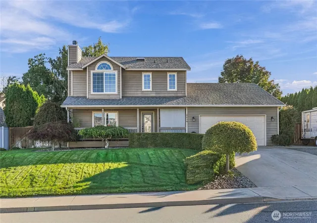 Photo 1 of Single family home for sale at 2434 Highland View Dr, East Wenatchee, WA 98802 | MLS# NWM2588422 | Listing updated on 2026-09-30