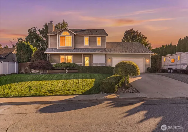 Photo 2 of Single family home for sale at 2434 Highland View Dr, East Wenatchee, WA 98802 | MLS# NWM2588422 | Listing updated on 2026-09-30
