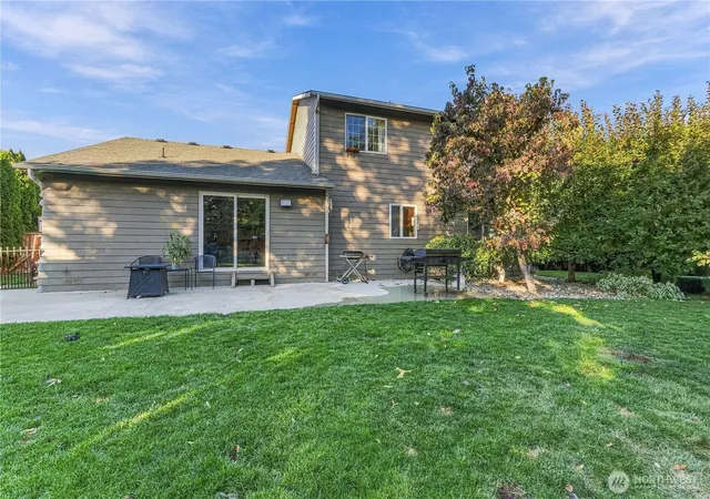 Photo 3 of Single family home for sale at 2434 Highland View Dr, East Wenatchee, WA 98802 | MLS# NWM2588422 | Listing updated on 2026-09-30