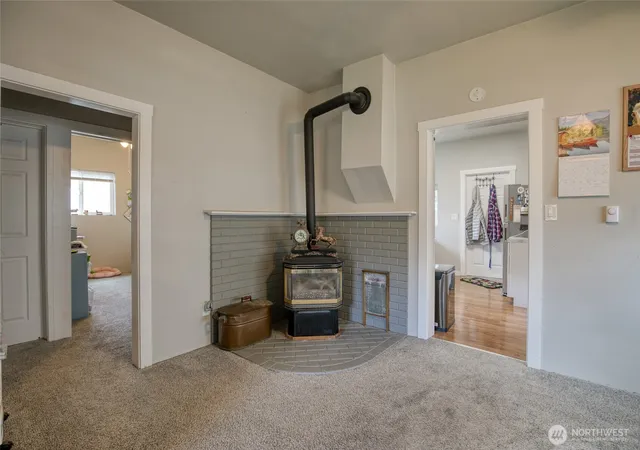 Photo 3 of Single family home for sale at 2832 Pacific Ave, Hoquiam, WA 98550 | MLS# NWM2588433 | Listing updated on 2026-09-29