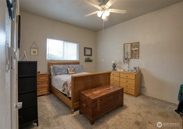 Photo 4 of Single family home for sale at 2832 Pacific Ave, Hoquiam, WA 98550 | MLS# NWM2588433 | Listing updated on 2026-09-29