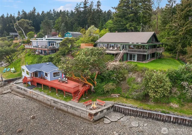 Photo 1 of Single family home for sale at 13725 Sw Pohl Rd, Vashon, WA 98070 | MLS# NWM2588435 | Listing updated on 2026-10-01