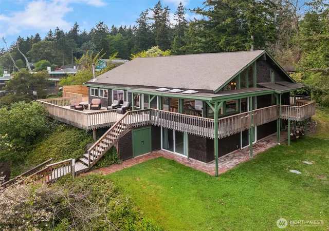 Photo 2 of Single family home for sale at 13725 Sw Pohl Rd, Vashon, WA 98070 | MLS# NWM2588435 | Listing updated on 2026-10-01