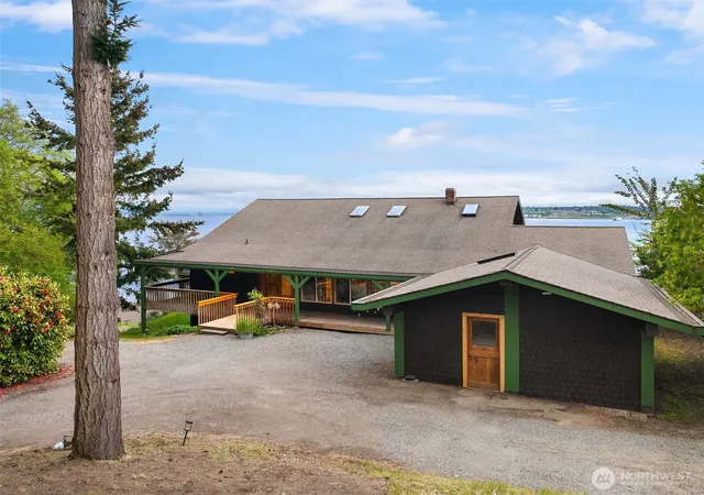 Photo 3 of Single family home for sale at 13725 SW Pohl Rd, Vashon, WA 98070 | MLS# NWM2588435 | Listing updated on 2026-10-01