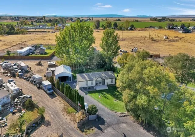 Photo 3 of Manufactured home for sale at 4072 Rd E9 NE, Moses Lake, WA 98837 | MLS# NWM2588441 | Listing updated on 2026-09-29