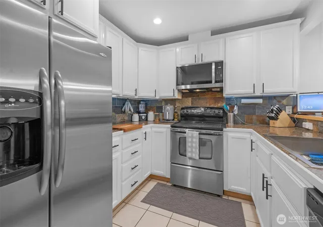 Photo 4 of Condo for sale at 7220 Rainier Dr #101, Everett, WA 98203 | MLS# NWM2588443 | Listing updated on 2026-09-30