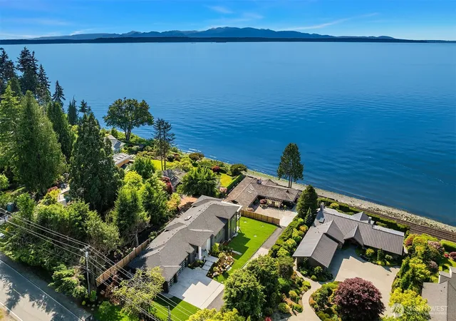 Photo 3 of Single family home for sale at 17626 Talbot Rd, Edmonds, WA 98026 | MLS# NWM2588446 | Listing updated on 2026-09-30