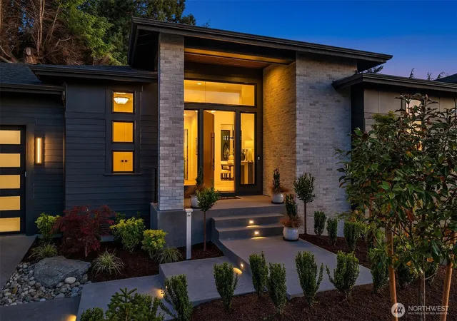 Photo 4 of Single family home for sale at 17626 Talbot Rd, Edmonds, WA 98026 | MLS# NWM2588446 | Listing updated on 2026-09-30