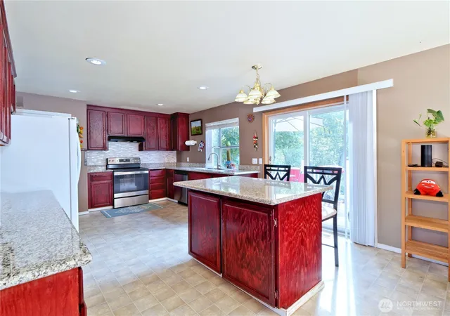 Photo 3 of Single family home for sale at 1921 Sw 331st Place, Federal Way, WA 98023 | MLS# NWM2588450 | Listing updated on 2026-09-29