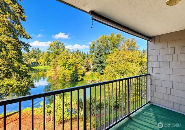 Condo for sale at 6702 139th Avenue NE #753, Redmond, WA 98052 | MLS# NWM2588468