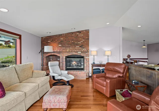 Photo 3 of Single family home for sale at 1922 Dumas Cir NE, Tacoma, WA 98422 | MLS# NWM2588471 | Listing updated on 2026-10-01