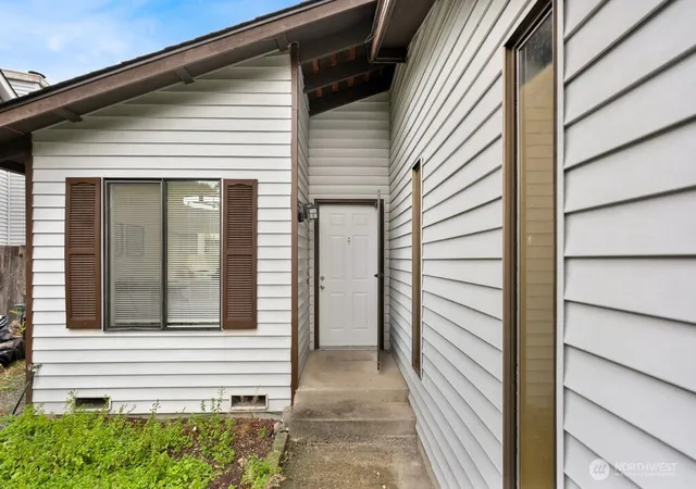 Photo 3 of Sale Pending at 11422 Se 256th Place, Kent, WA 98030 | MLS# NWM2588474 | Listing updated on 2026-10-16
