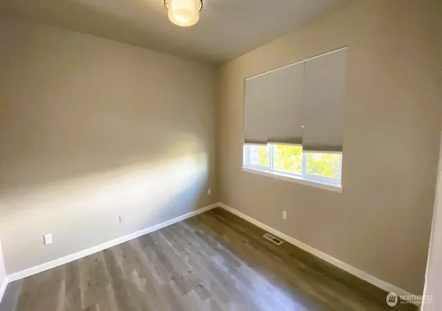 Photo 4 of Single family home for sale at 410 Buell St SW, Orting, WA 98360 | MLS# NWM2588479 | Listing updated on 2026-09-30