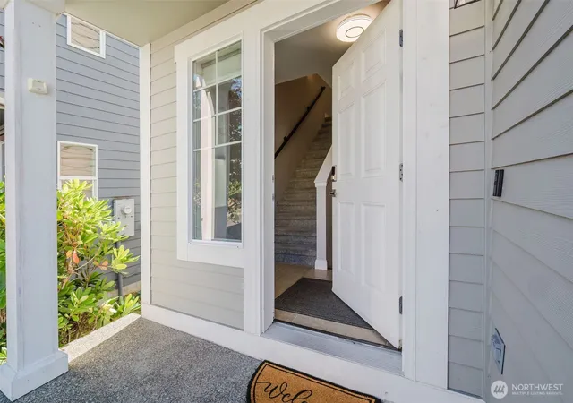 Photo 3 of Townhouse for sale at 352 Ne Miramar Cir, Bremerton, WA 98311 | MLS# NWM2588482 | Listing updated on 2026-10-02