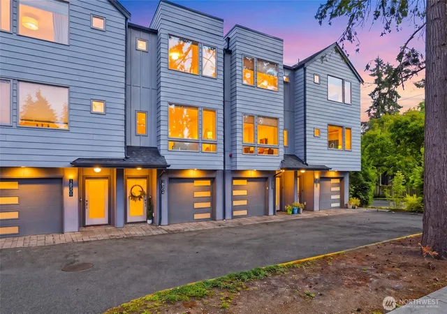 Townhouse for sale at 18504 Wallingford Ave N, Shoreline, WA 98133 | MLS# NWM2588484