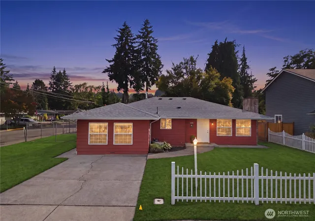 Single family home for sale at 626 9th Avenue SE, Puyallup, WA 98372 | MLS# NWM2588499