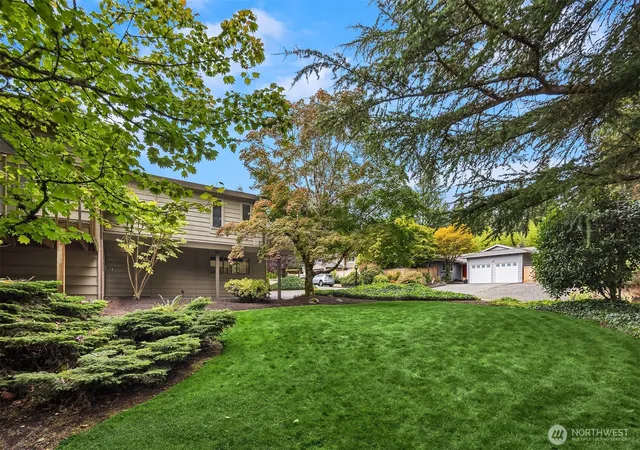 Photo 4 of Single family home for sale at 7433 NE 120th Place, Kirkland, WA 98034 | MLS# NWM2588505 | Listing updated on 2026-10-01