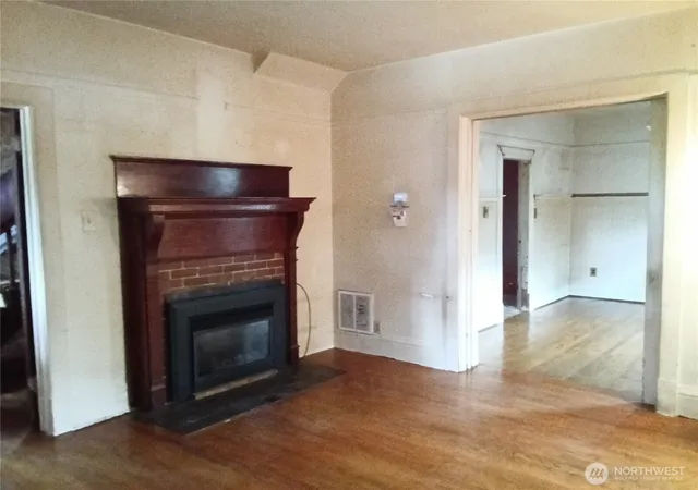 Photo 4 of Single family home for sale at 815 N Cushman Ave, Tacoma, WA 98403 | MLS# NWM2588507 | Listing updated on 2026-10-02
