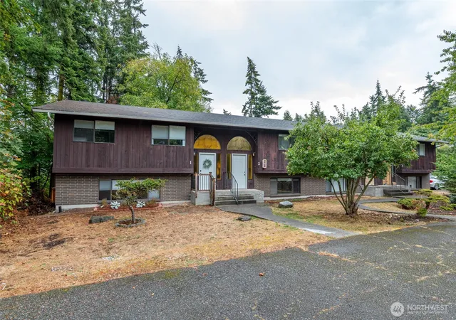 Photo 1 of Townhouse for sale at 660 Sw Harrier Cir #2, Oak Harbor, WA 98277 | MLS# NWM2588512 | Listing updated on 2026-10-01