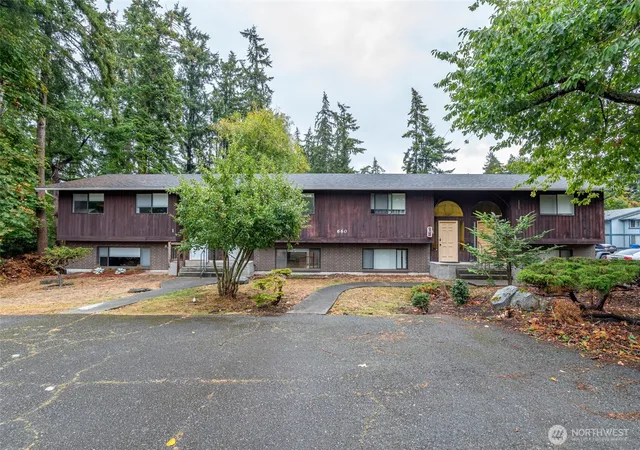 Photo 2 of Townhouse for sale at 660 Sw Harrier Cir #2, Oak Harbor, WA 98277 | MLS# NWM2588512 | Listing updated on 2026-10-01