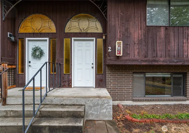 Photo 3 of Townhouse for sale at 660 SW Harrier Cir #2, Oak Harbor, WA 98277 | MLS# NWM2588512 | Listing updated on 2026-10-01