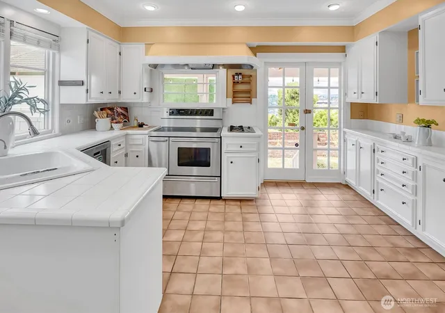 Photo 4 of Single family home for sale at 1518 4th Avenue N, Seattle, WA 98109 | MLS# NWM2588515 | Listing updated on 2026-09-29