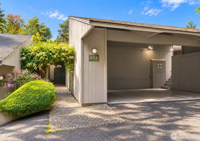 Photo 2 of Townhouse for sale at 6356 138th Avenue Ne #211, Redmond, WA 98052 | MLS# NWM2588524 | Listing updated on 2026-10-09