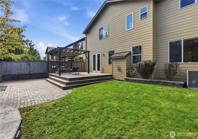 Photo 4 of Sale Pending at 10710 242nd Place NE, Redmond, WA 98053 | MLS# NWM2588528 | Listing updated on 2026-10-03