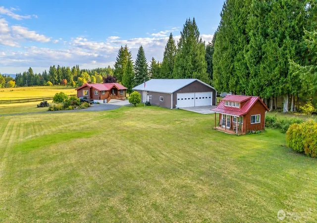 Single family home for sale at 429 Burnt Ridge Rd, Onalaska, WA 98570 | MLS# NWM2588538