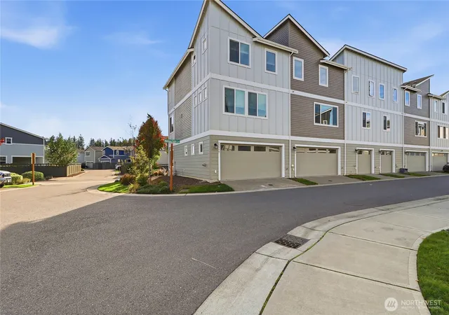 Photo 4 of Single family home for sale at 22998 Cherry St, Black Diamond, WA 98010 | MLS# NWM2588539 | Listing updated on 2026-10-01