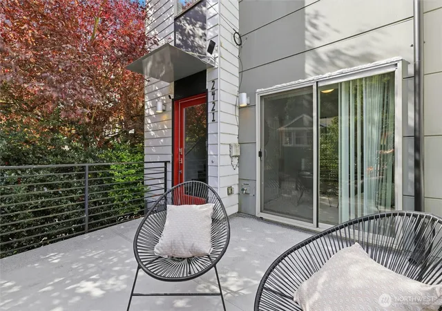 Photo 4 of Townhouse for sale at 2421 Wickstrom Pl SW, Seattle, WA 98116 | MLS# NWM2588550 | Listing updated on 2026-10-23