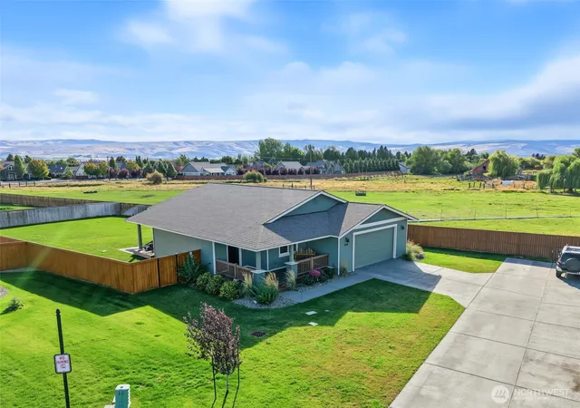 Photo 1 of Single family home for sale at 1102 E Twilight Ln, Ellensburg, WA 98926 | MLS# NWM2588551 | Listing updated on 2026-10-01