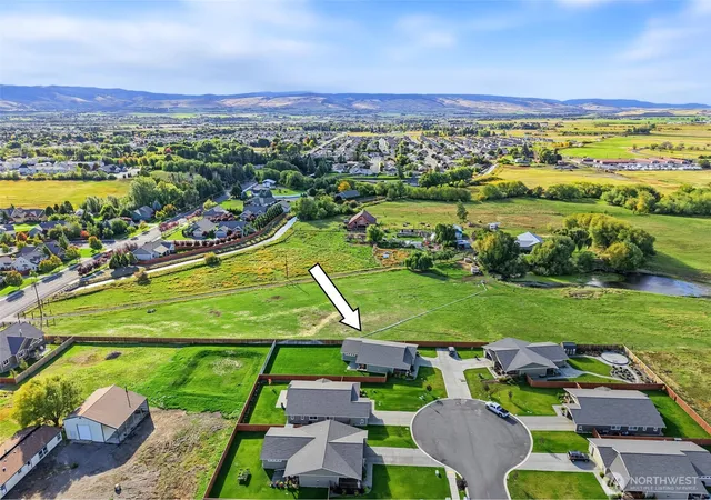 Photo 3 of Single family home for sale at 1102 E Twilight Ln, Ellensburg, WA 98926 | MLS# NWM2588551 | Listing updated on 2026-10-01