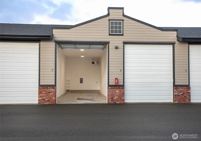 Photo 3 of Condo for sale at 2225 Mercedes Dr #B3, Lynden, WA 98264 | MLS# NWM2588557 | Listing updated on 2026-09-30