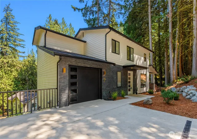 Photo 3 of Single family home for sale at 7 Maple Ct, Bellingham, WA 98229 | MLS# NWM2588584 | Listing updated on 2026-09-30