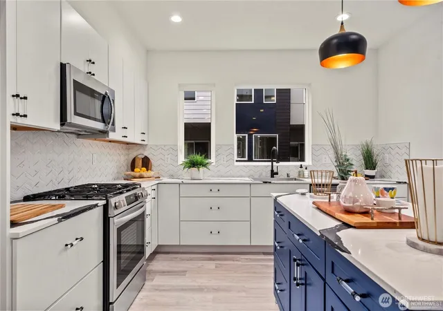 Photo 3 of Townhouse for sale at 11541 17th Circle SW, Burien, WA 98146 | MLS# NWM2588586 | Listing updated on 2026-10-01