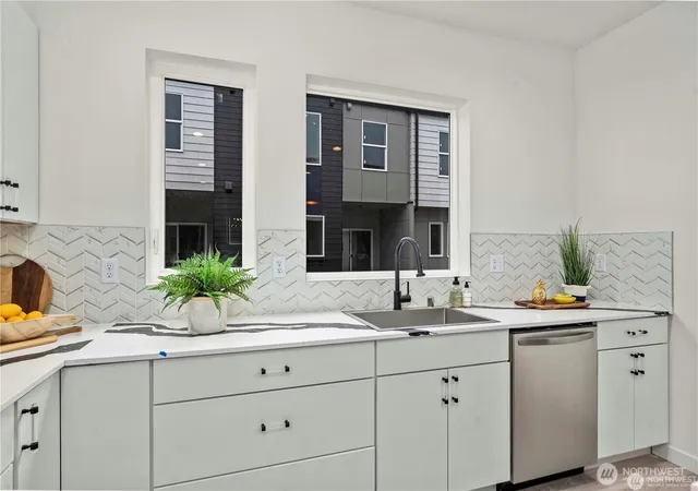Photo 4 of Townhouse for sale at 11541 17th Circle SW, Burien, WA 98146 | MLS# NWM2588586 | Listing updated on 2026-10-01