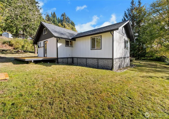 Photo 2 of Single family home for sale at 8990 Se Colvos Dr, Olalla, WA 98359 | MLS# NWM2588588 | Listing updated on 2026-10-01