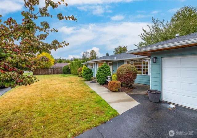 Photo 2 of Single family home for sale at 18727 Fishermans Loop, Burlington, WA 98233 | MLS# NWM2588595 | Listing updated on 2026-10-01