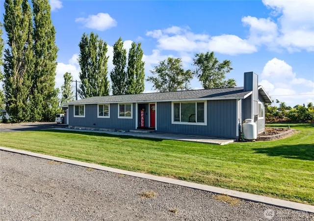 Photo 2 of Single family home for sale at 3022 Arrow Pl Ne, Moses Lake, WA 98837 | MLS# NWM2588619 | Listing updated on 2026-10-01